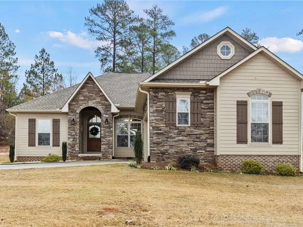 621 Crooked Trace Ln, Seneca, SC 29672