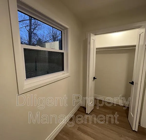 438 Bellevue St #UPPER — Photo 33
