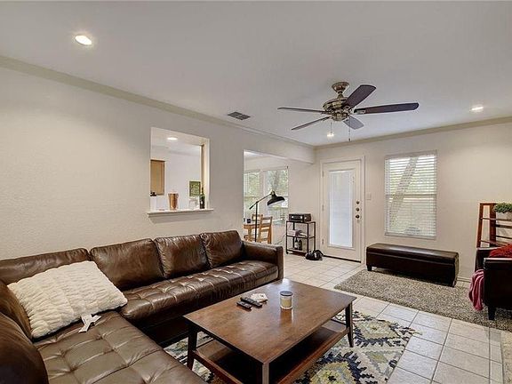 4th image of 3501 Larchmont Cv #B