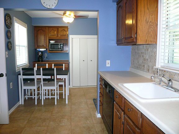 Great space in eat in kitchen w/pantry & door to patio