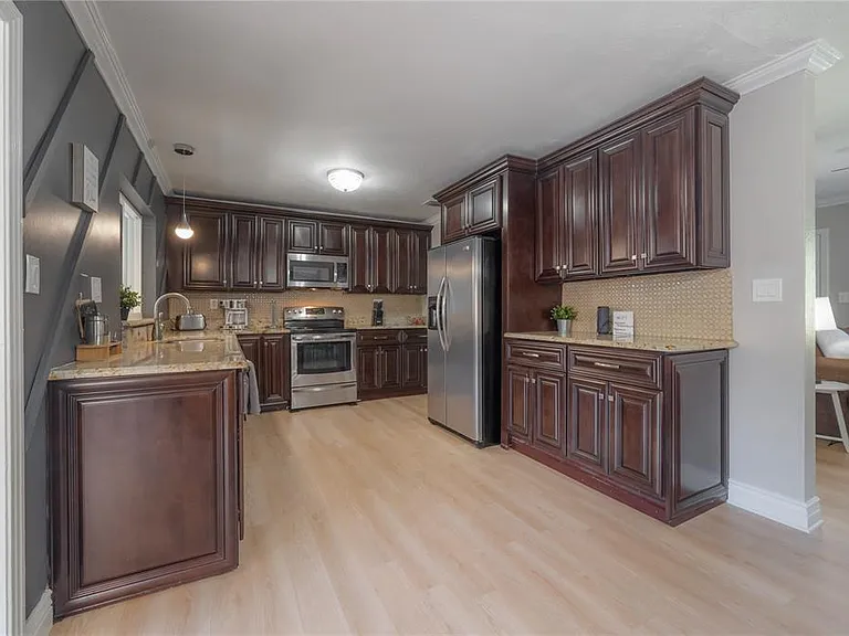 2916 W Collins St — Photo 6