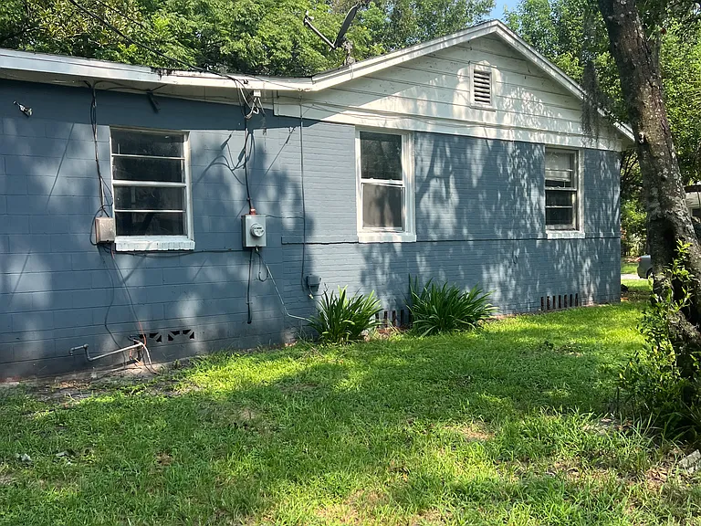 436 Springfield Ct N — Photo 3