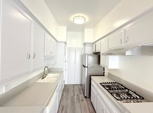 Spacious 1 bedroom - 1 bath upper level unit in prime Santa Monica, Santa Monica, CA 90403