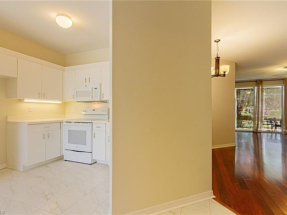 2nd image of 3780 Fieldstone Blvd #3-102