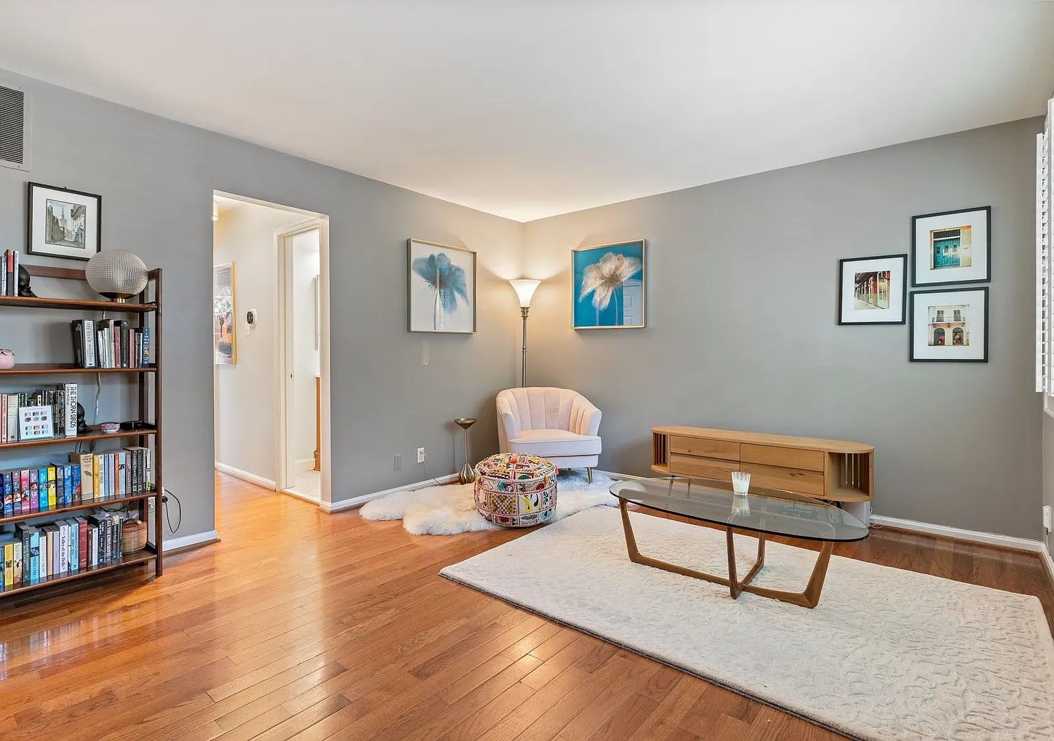 Charming Alexandria Home in a Prime Location — Photo 4