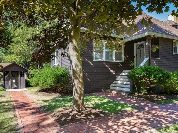 175 Milton St APT 11, Milton, MA 02186