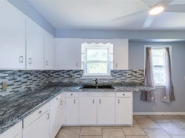 138 Clark Ave — Photo 6