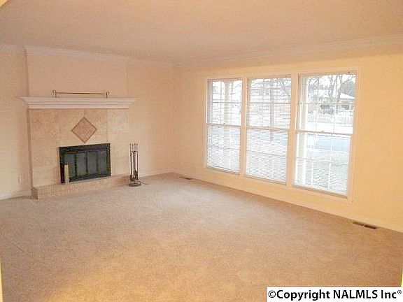 2nd image of 11215 Maplecrest Dr SE