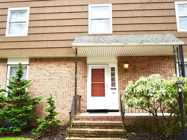 Phelps Ave — Photo 8