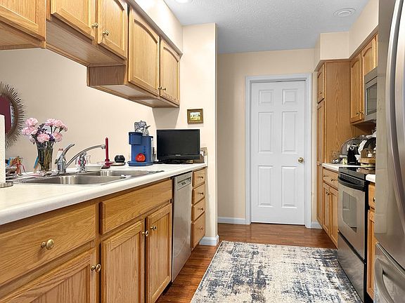 3rd image of 1771 Kingwood Ct
