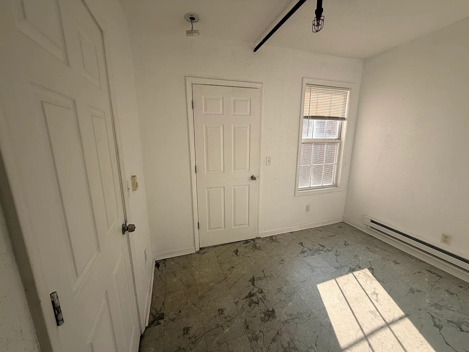 2 bed, 800 sqft, $1,200 — Photo 4