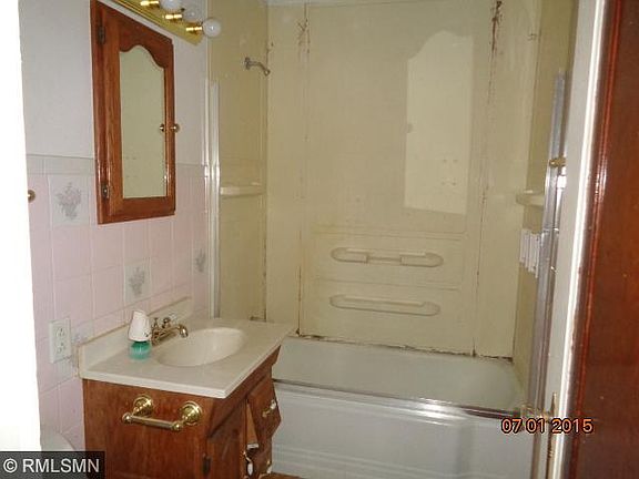5th image of 332 8th Ave S