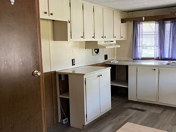 4th image of 1136 Crestwood Dr
