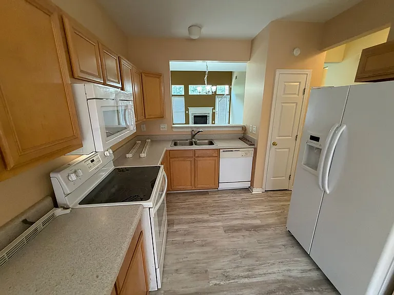 232 Hadley Commons Dr — Photo 5
