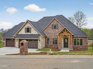 108 Whispering Oaks Dr, Joplin, MO 64804