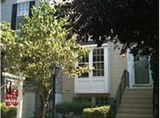 45422 Gable Sq, Sterling, VA 20164