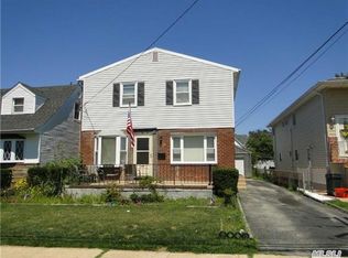 78 North Dr, Valley Stream, NY 11580