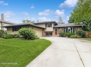 305 Staffmark Ln, Schaumburg, IL 60193