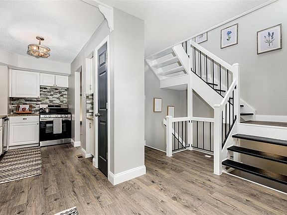 4th image of 2034 Falling Brook Dr