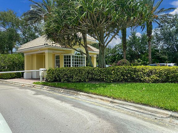 3rd image of 10437 SW Stratton Drive