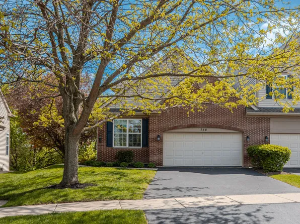 758 Oak Hollow Rd, Crystal Lake, IL 60014