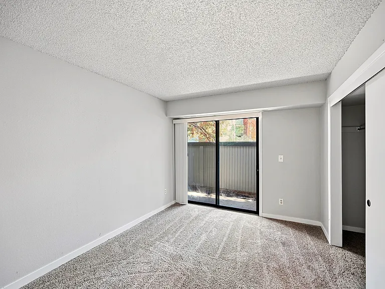 E 1st Dr — Photo 7