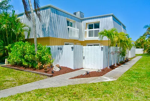 141 E Riverside Dr Photo 1