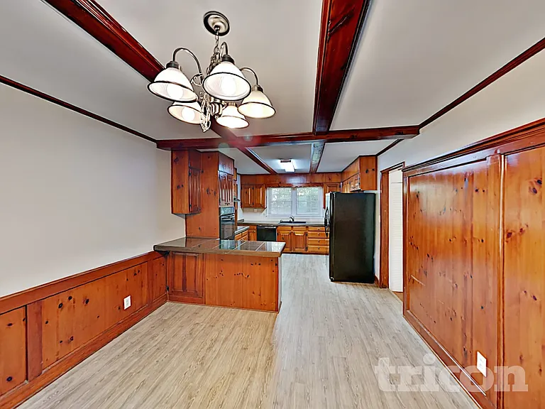1606 Huntington Dr — Photo 4