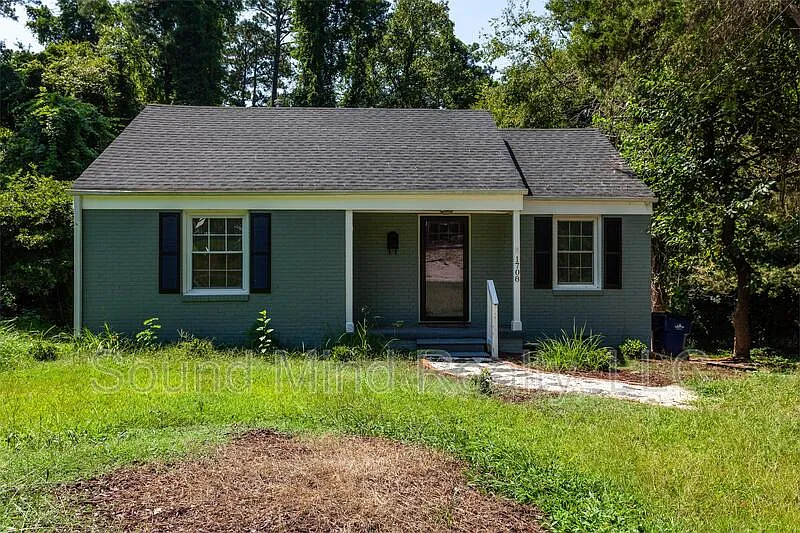 2 bed, 1.0 bath, 969 sqft, $1,425 — Photo 1