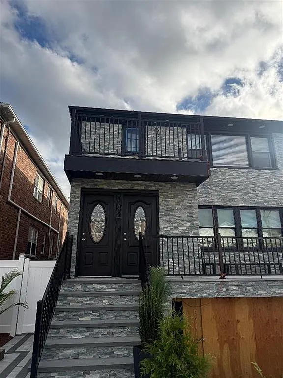 3 bed, 2.0 bath, 1200 sqft, $3,300 — Photo 1
