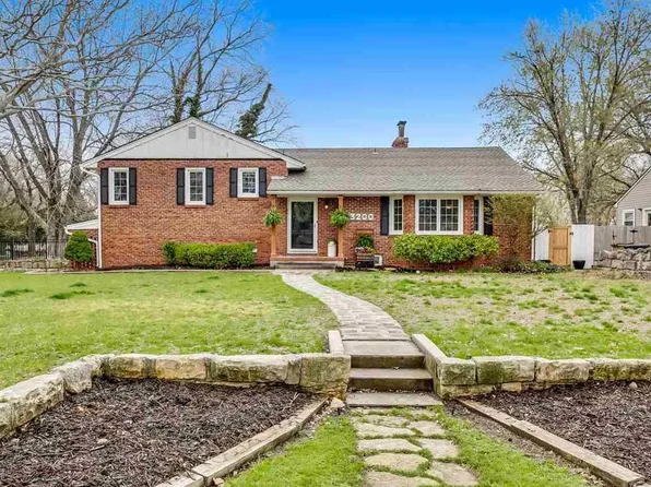 3200 Farmington Rd, Hutchinson, KS 67502