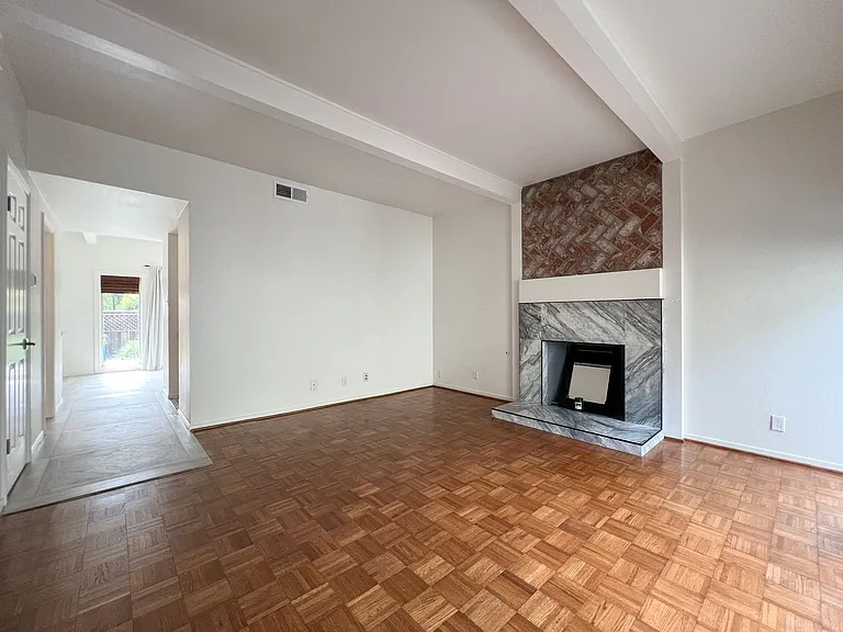 937 Hunt Ave — Photo 4