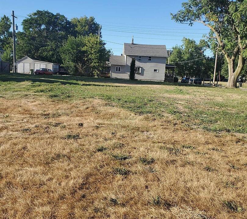 2nd image of 302 2nd Ave S