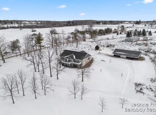 9275 Valley Hwy, Vermontville, MI 49096