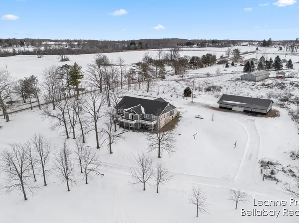 9275 Valley Hwy, Vermontville, MI 49096