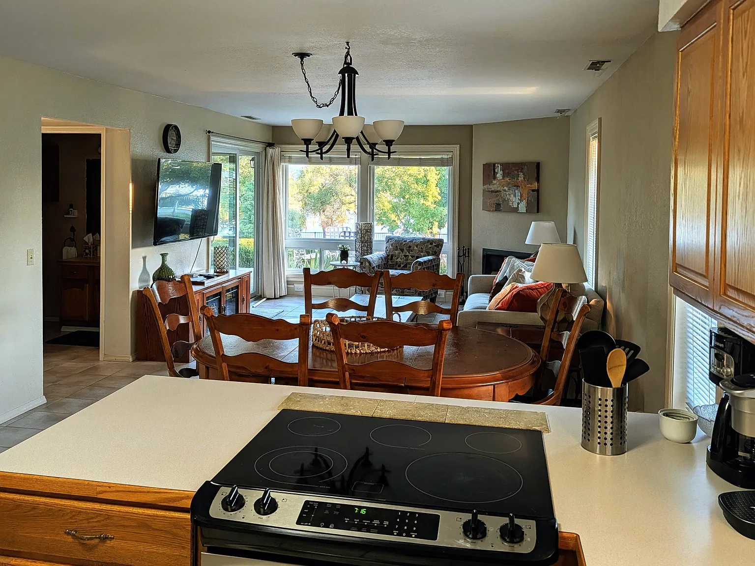 3 bed, 1.5 bath, 1356 sqft, $2,000 — Photo 4