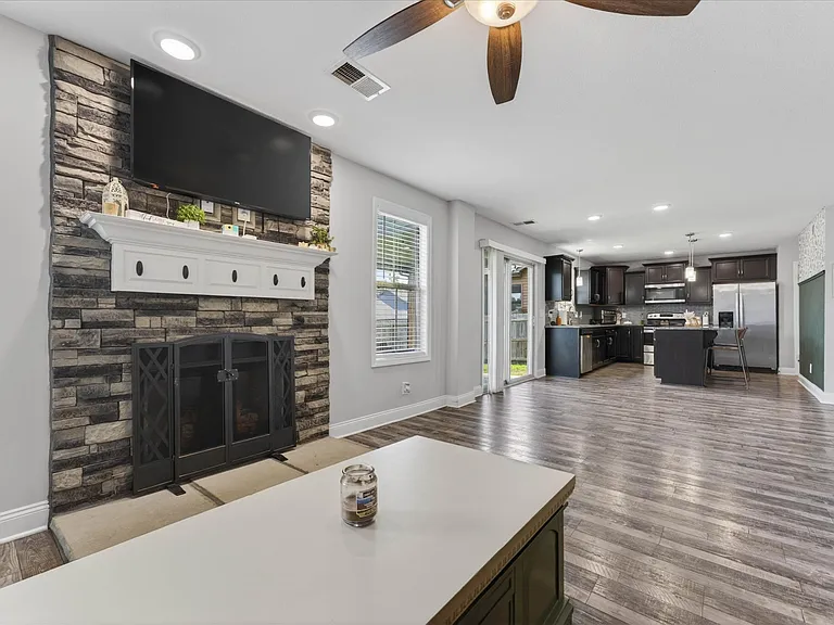 1200 Eagles Nest Ln — Photo 9