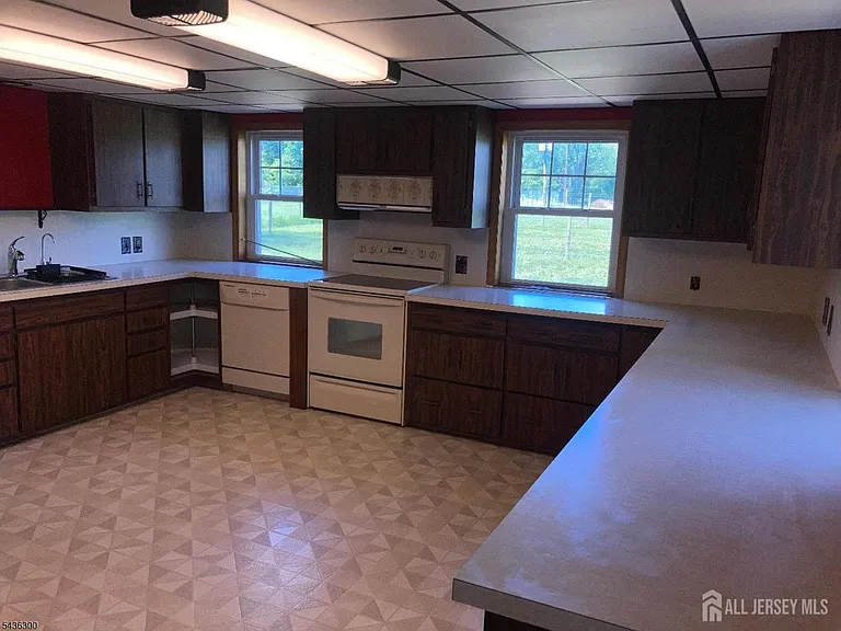 285 Cedar Grove Ln — Photo 4