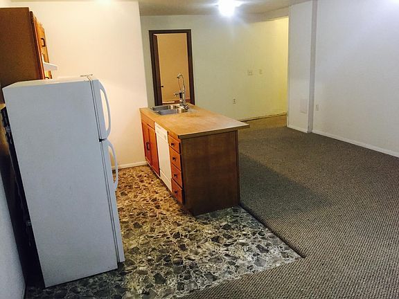 5th image of 320 Pennsylvania Ave APT 4