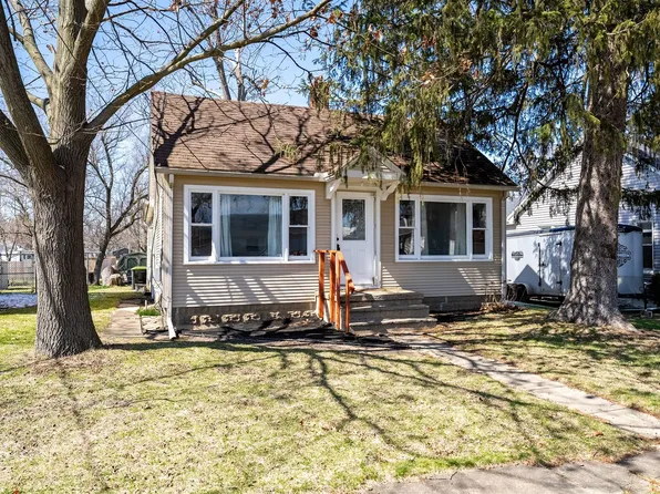 205 N Franklin St, Roanoke, IL 61561