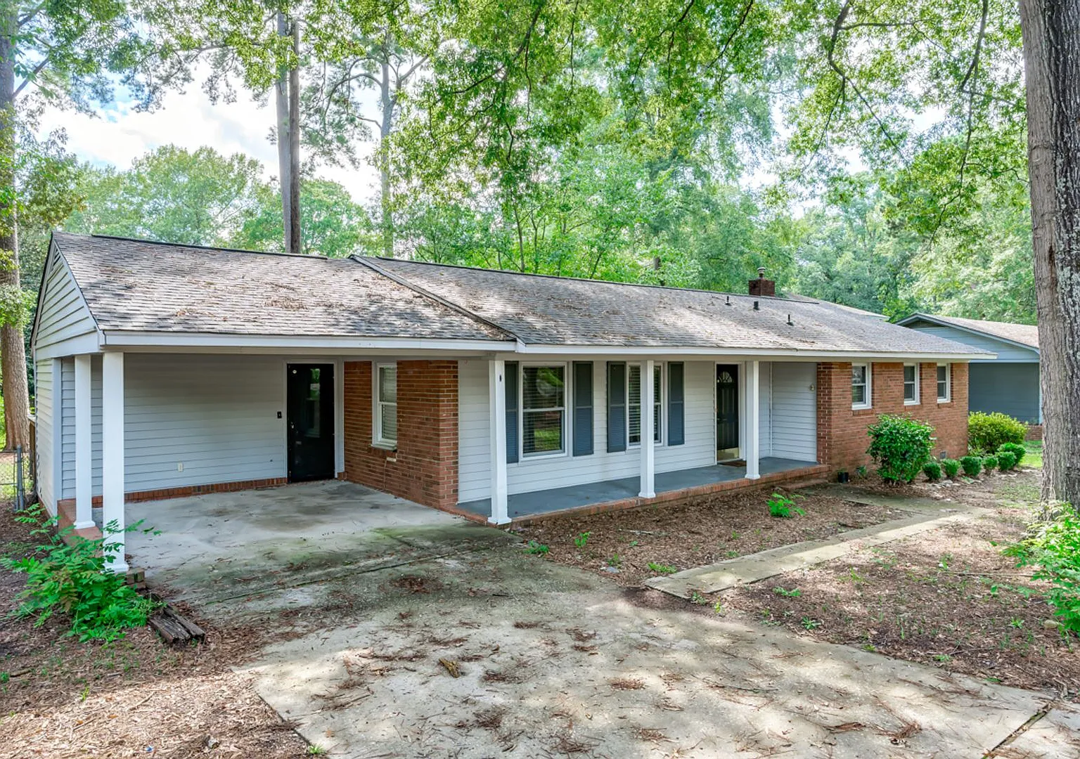 Charming ranch - style home in an unbeatable location! — Photo 4