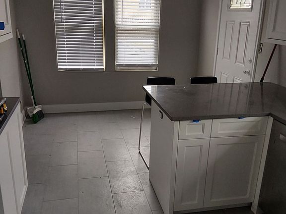 4th image of 6224 W Balmoral Ave #1A