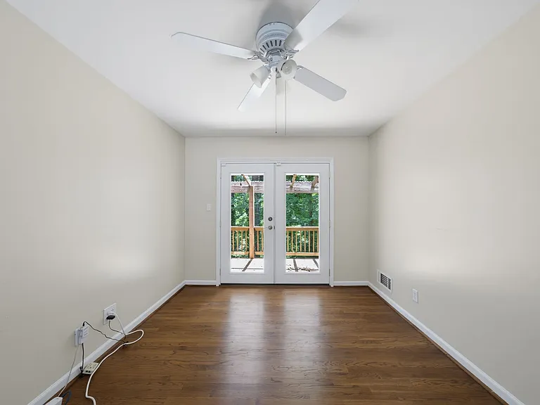 1003 Manchester Dr — Photo 19