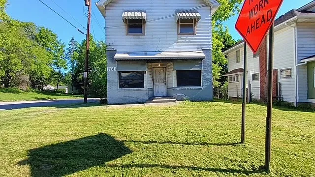 1760 Oakwood Ave #TOP — Photo 1