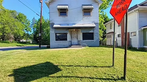 1760 Oakwood Ave #TOP Photo 1