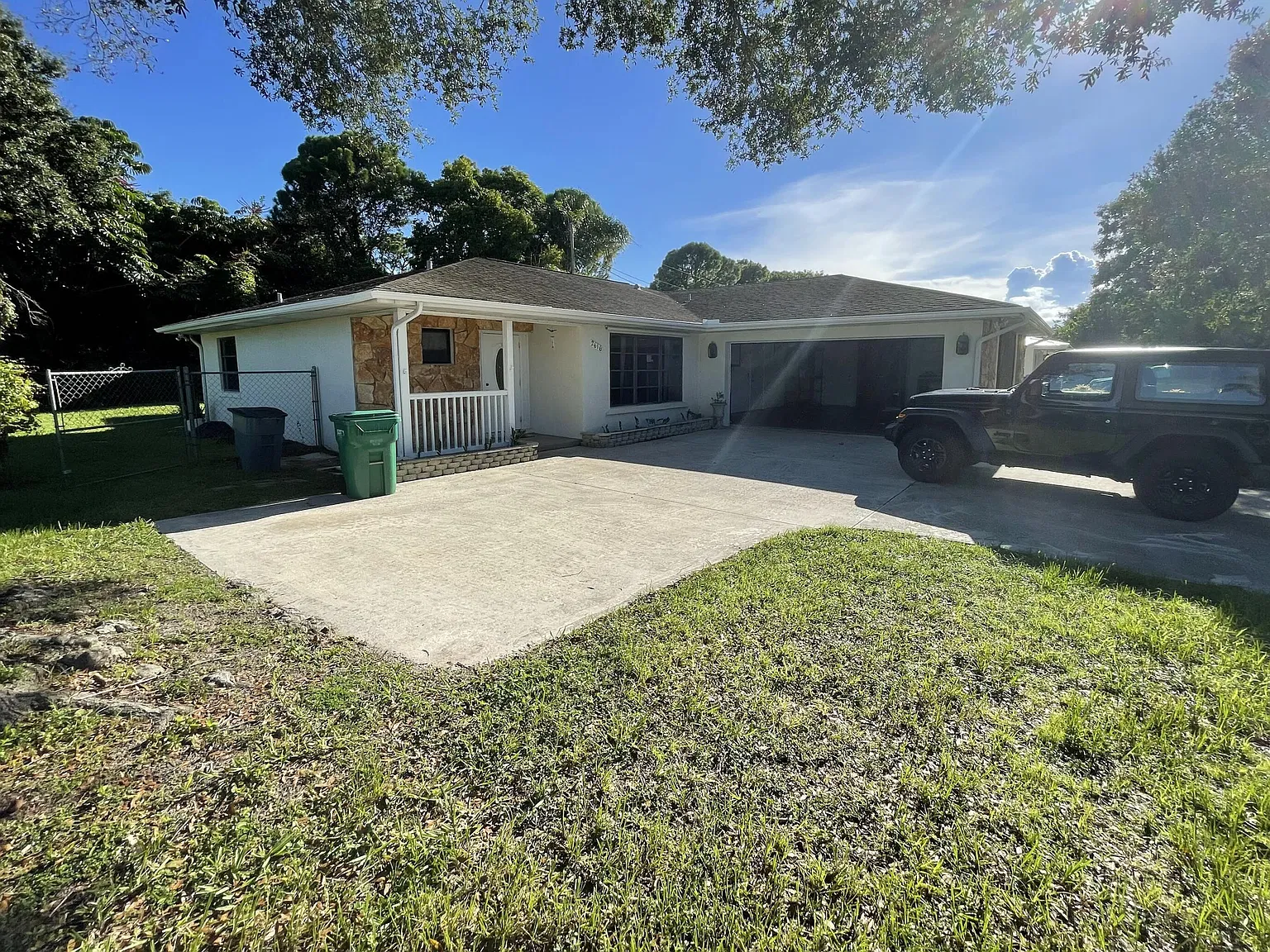 3 bed, 2.0 bath, 1636 sqft, $2,700 — Photo 2