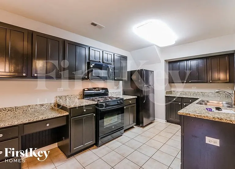 1028 Four Seasons Blvd — Photo 8