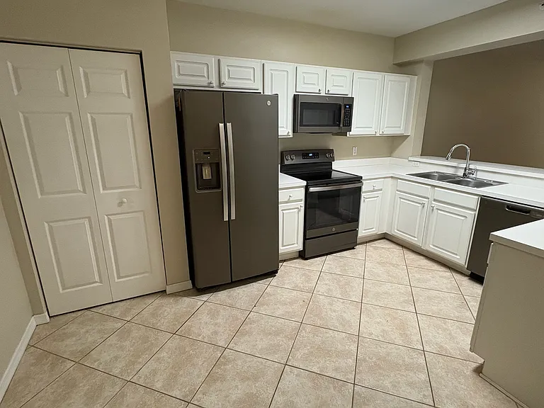 10010 Maddox Ln #216 — Photo 2