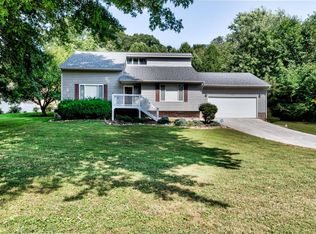 392 Eagle Bluff Rd, Jacksboro, TN 37757