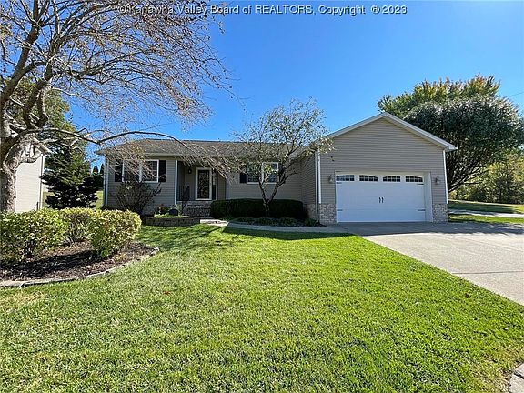 2nd image of 10 Thomas Dr